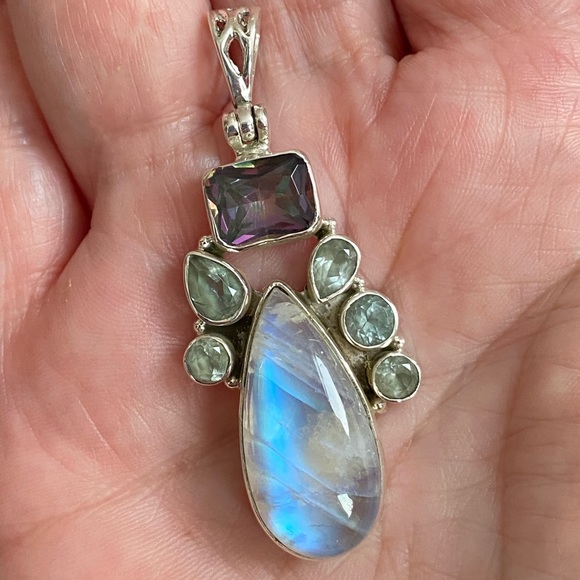 Gorgeous rainbow moonstone garnet and quartz sterling pendant - Picture 3 of 6